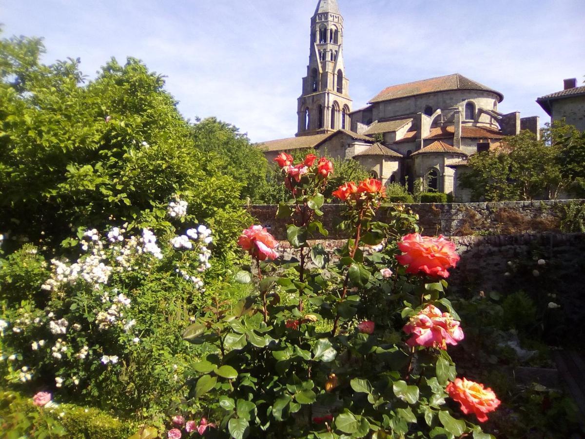 Chambre D Hote "Sous Le Clocher" Saint-Léonard-de-Noblat Dış mekan fotoğraf